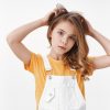 can lice crawl on clothing?